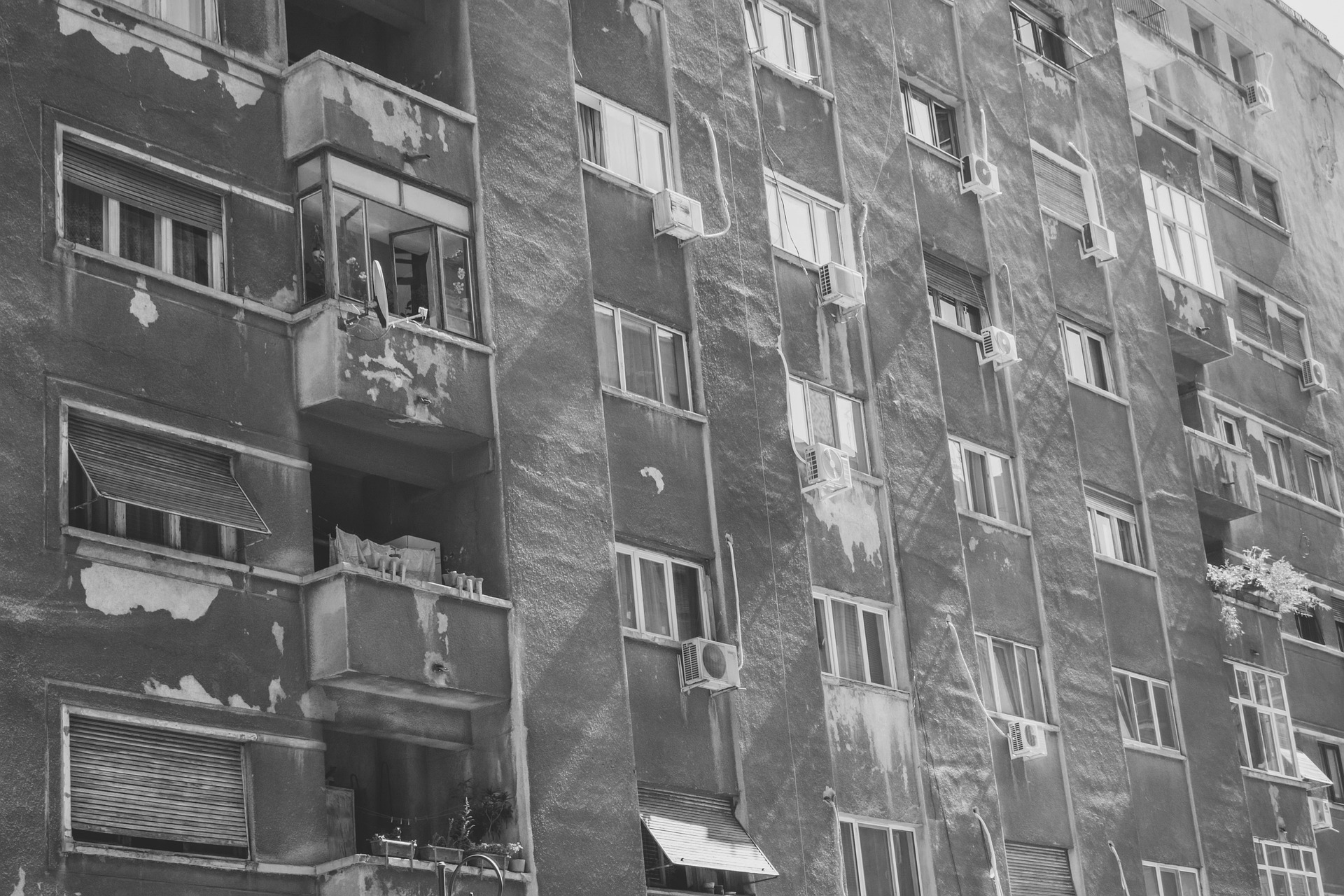 Románia lakosságának közel fele él túl szűk lakásban