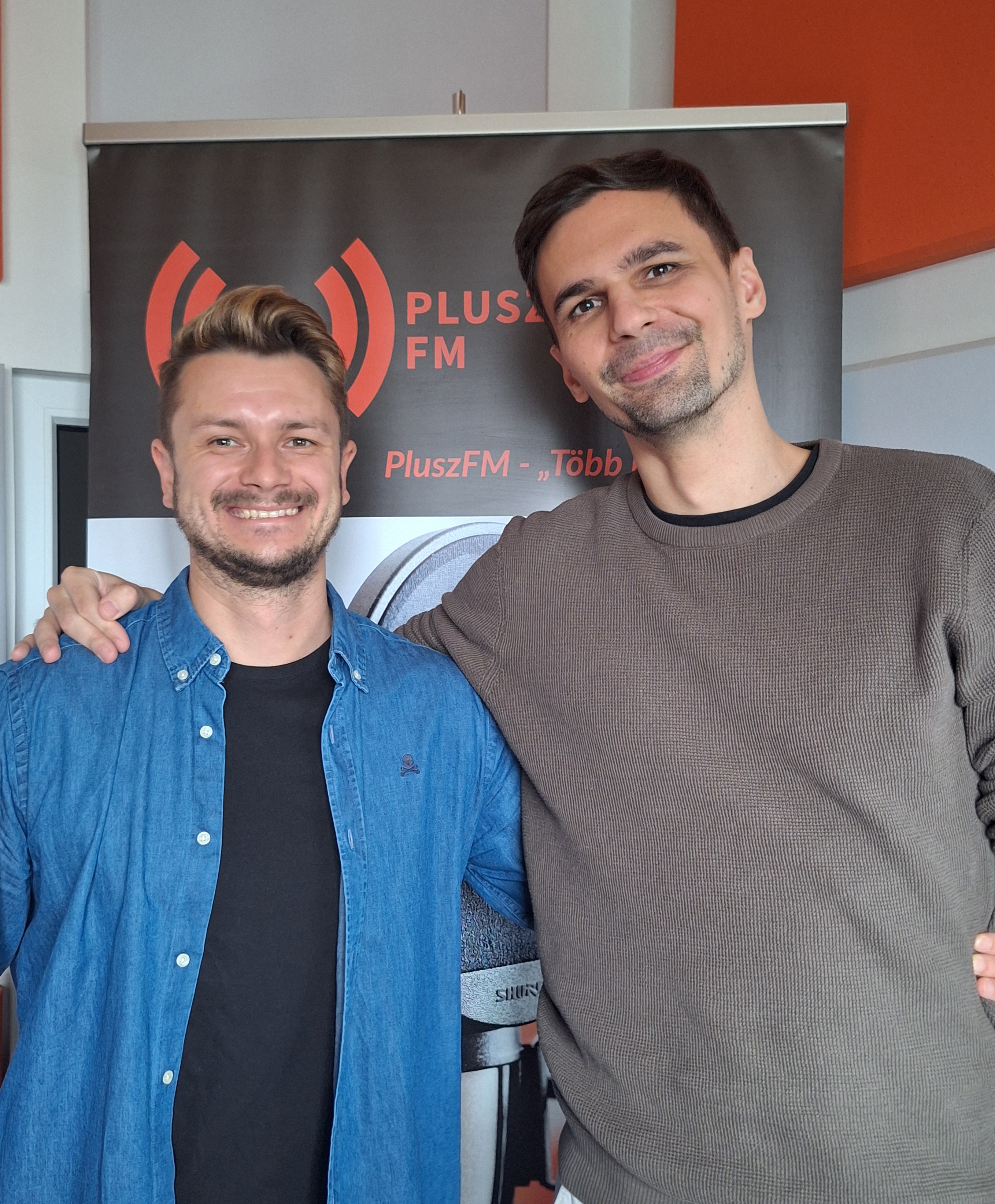 AlmosTrio - zen&eacute;ről, &uuml;nnepi szok&aacute;sokr&oacute;l, hazat&eacute;r&eacute;sről. Vessel&eacute;nyi Tibort &eacute;s B&iacute;r&oacute; M&aacute;rkot k&eacute;rdezt&uuml;k.